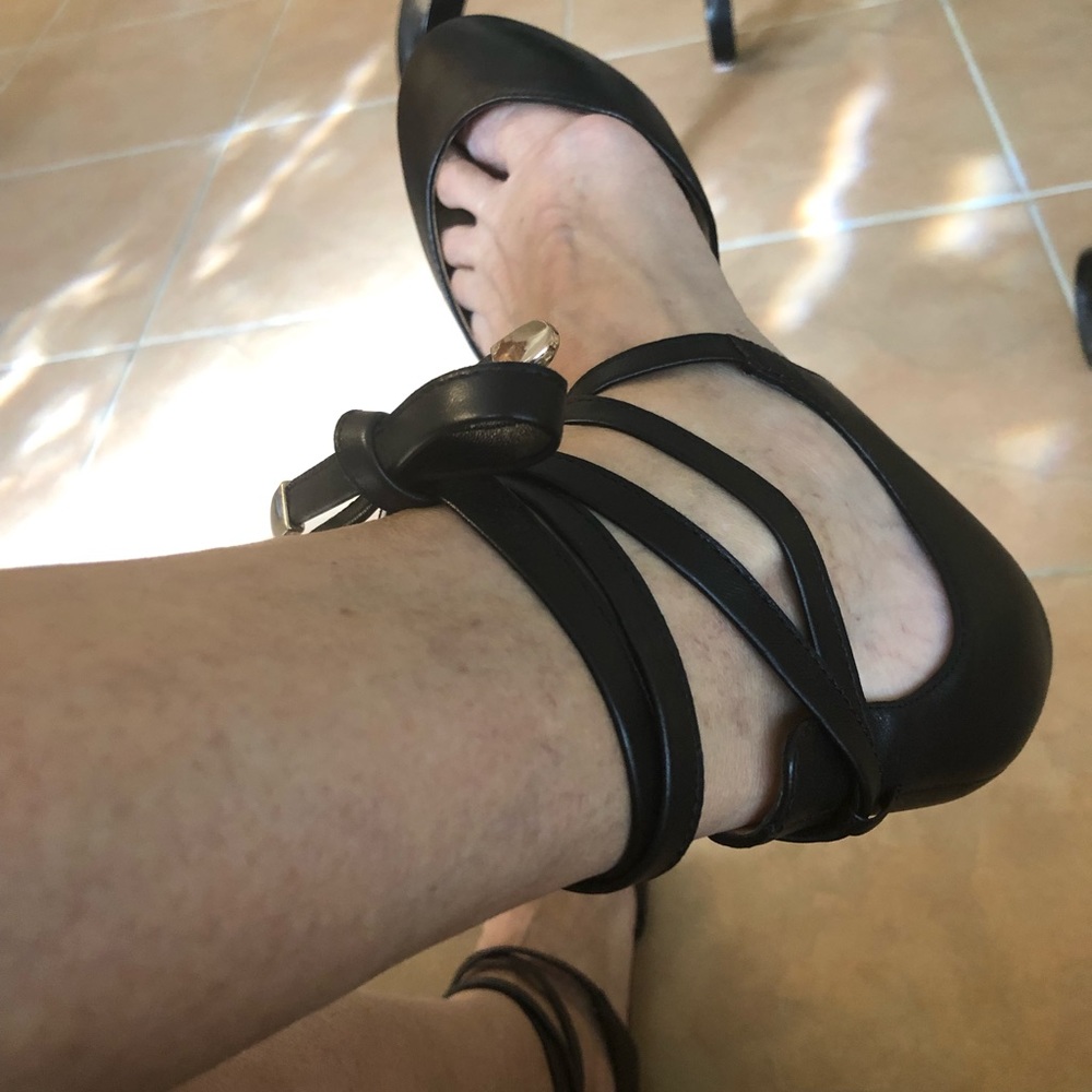 CHIC) NWOT Leather Flats NEW ❤️❤️❤️😊 Ivan’s - Picture 3 of 4